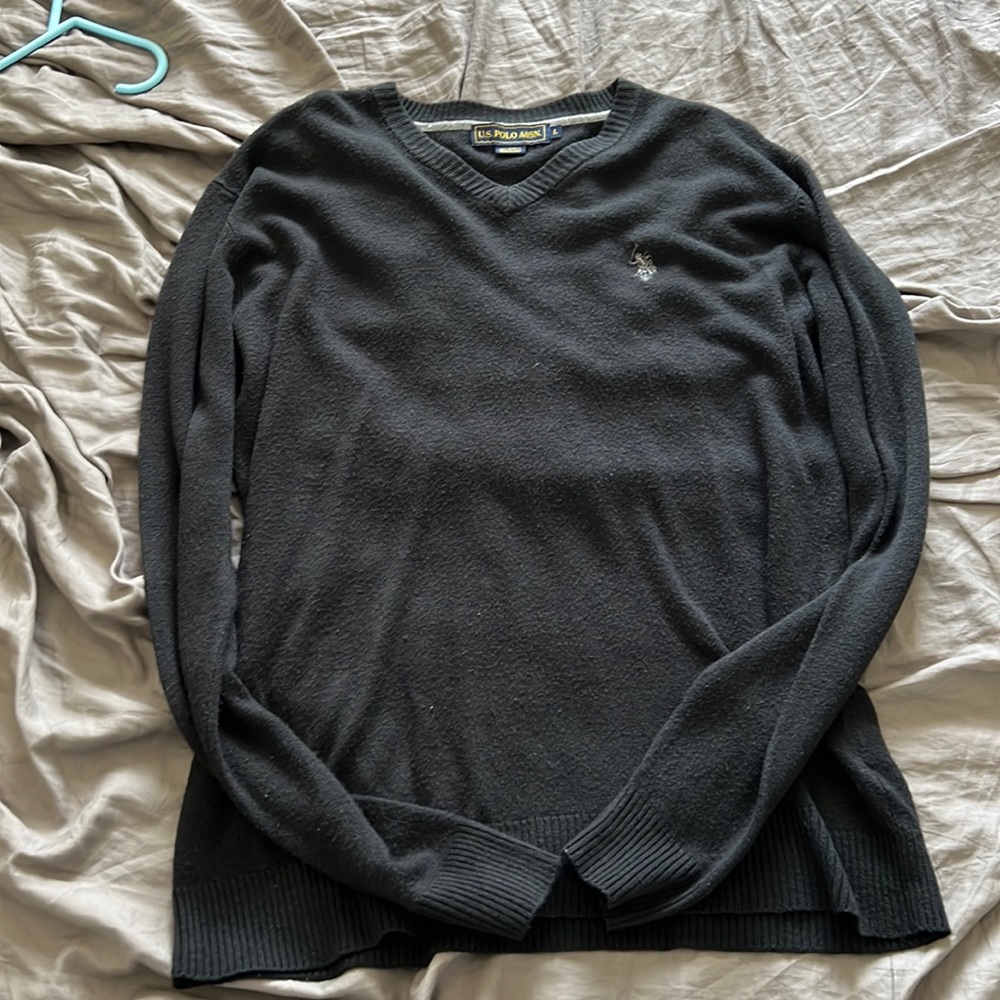 Used polo v-neck. Still good condition.